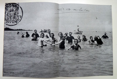 La mer est si bleue by Sharon Kivland